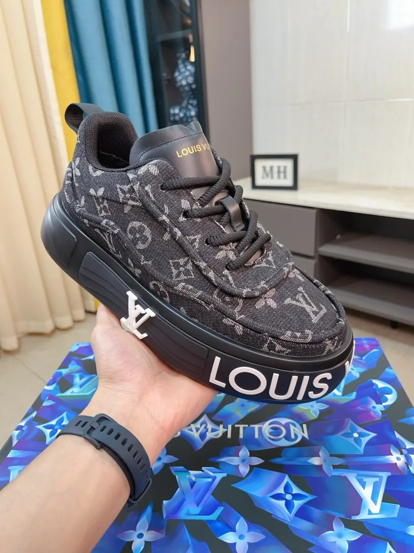 Men's men's shoes 💰560🌸🌸 LV style is novel and fashionable, the upper is made of imported cowhide + LV special materials! Super trendy design! It’s eye-catching! The leather is soft, delicate, shiny and translucent, showing the ultimate in pure handcraftsmanship, and the mesh is soft, comfortable and breathable! Size: 39-44 (38 45 customized)